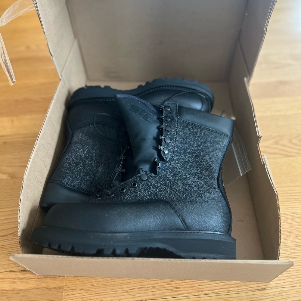 STC combat style black boots